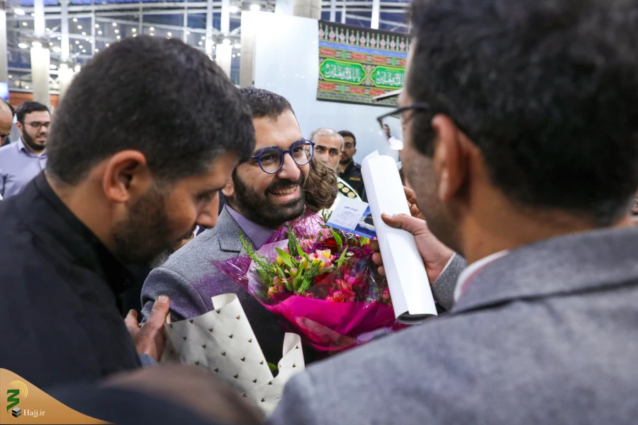 
بازگشت حاجی بازداشت‌شده در عربستان به وطن
 10