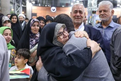 
بازگشت حاجی بازداشت‌شده در عربستان به وطن
 17