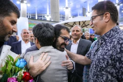 
بازگشت حاجی بازداشت‌شده در عربستان به وطن
 11