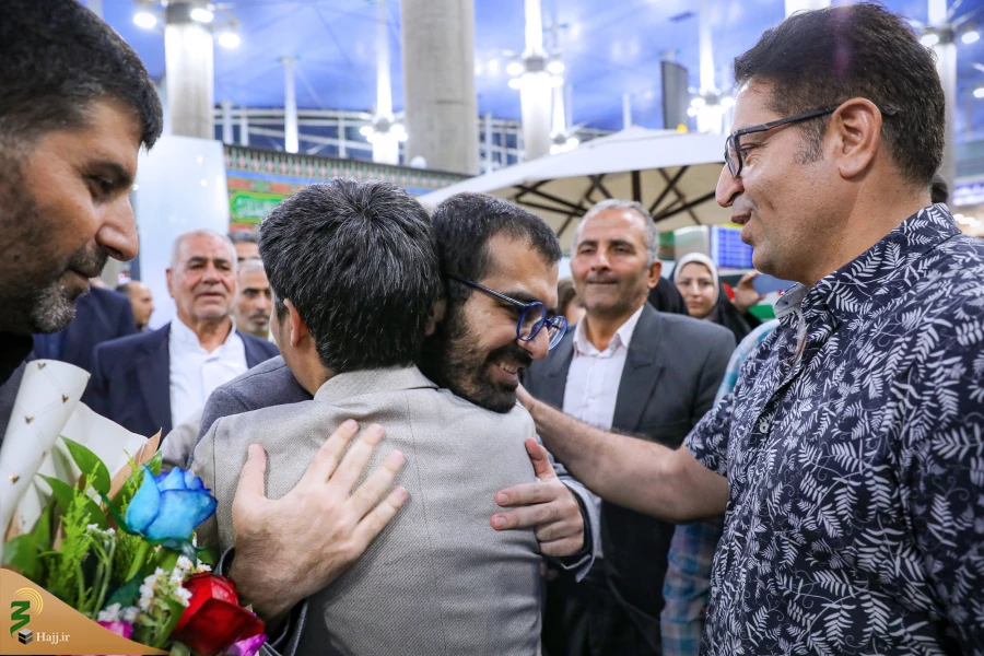 
بازگشت حاجی بازداشت‌شده در عربستان به وطن
 11