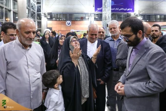 
بازگشت حاجی بازداشت‌شده در عربستان به وطن
 18