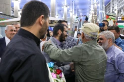 
بازگشت حاجی بازداشت‌شده در عربستان به وطن
 12