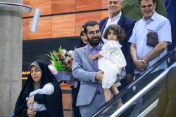 
بازگشت حاجی بازداشت‌شده در عربستان به وطن
 13