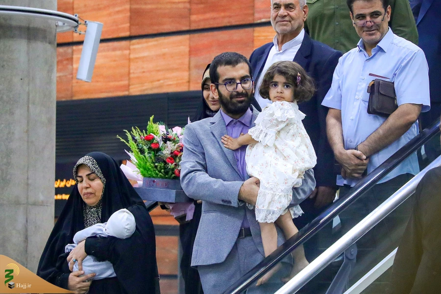 
بازگشت حاجی بازداشت‌شده در عربستان به وطن
 13