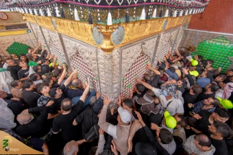 زائران اربعین حسینی در حرم امامین عسکریین علیهما‌السلام 7