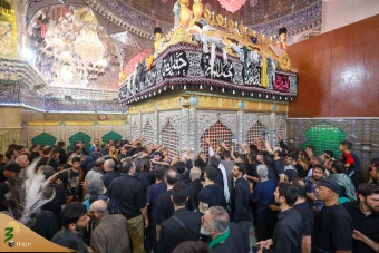 زائران اربعین حسینی در حرم امامین عسکریین علیهما‌السلام 14