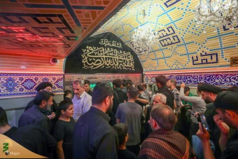 زائران اربعین حسینی در حرم امامین عسکریین علیهما‌السلام 16