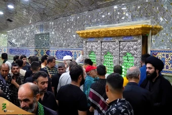 زائران اربعین حسینی در حرم امامین عسکریین علیهما‌السلام 20