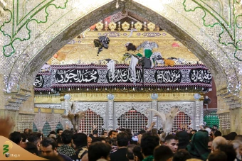 زائران اربعین حسینی در حرم امامین عسکریین علیهما‌السلام 27