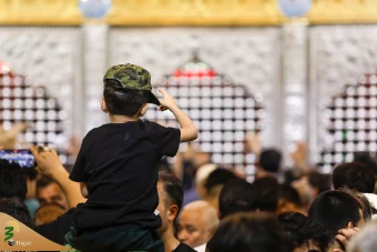 زائران اربعین حسینی در حرم امامین عسکریین علیهما‌السلام 28