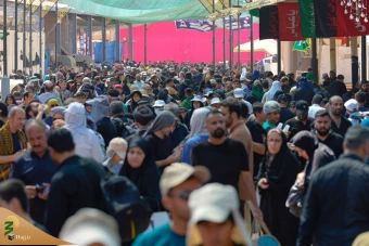 زائران اربعین حسینی در حرم امامین عسکریین علیهما‌السلام 25