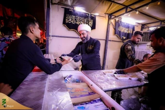 زائران اربعین حسینی در حرم امامین عسکریین علیهما‌السلام 36