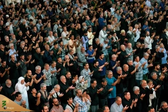 زائران اربعین حسینی در حرم امامین عسکریین علیهما‌السلام 37