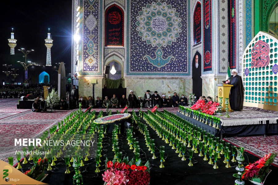 با حضور تولیت آستان قدس رضوی، مقامات لشکری و کشوری و زائران و مجاوران

آئین خطبه‌خوانی شب شهادت امام رضا(ع) در بارگاه منور رضوی برگزار شد 3