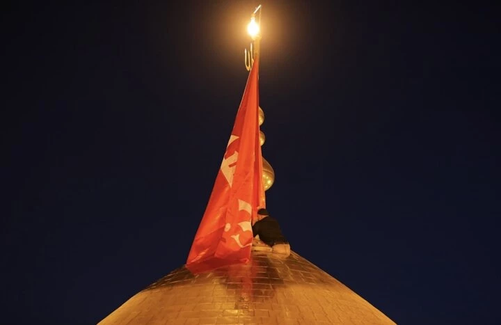 پرچم گنبد حرم امام حسین (ع) تعویض شد 2