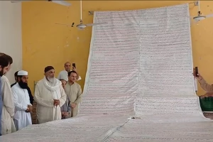 نمایش نسخه دست‌نویس منحصر به فرد قرآن در کشمیر