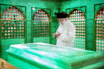 غبارروبی مضجع مطهر حضرت امام رضا علیه‌السلام با حضور رهبر انقلاب 2