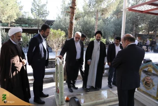 همزمان با نهمین سالگرد فاجعه منا؛

ادای احترام مسئولان بعثه مقام معظم رهبری و حج و زیارت به شهدای منا و مکه 3