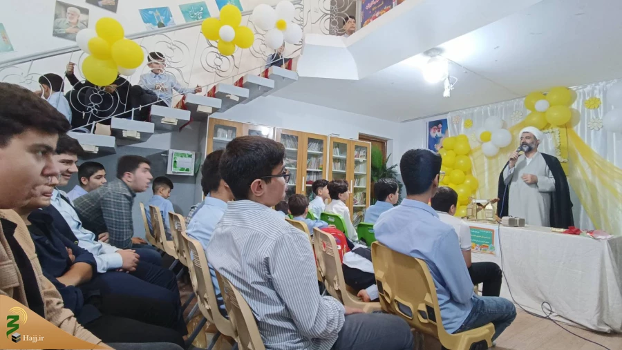 حضور کارکنان بعثه رهبری در مدرسه حسینی کربلا 7