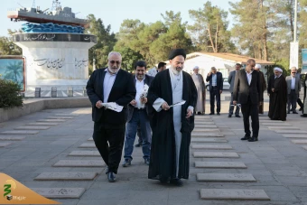 ادای احترام مسئولان حج و زیارت به شهدای منا و مکه 12
