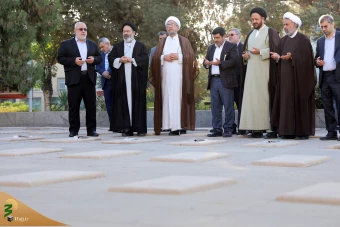 ادای احترام مسئولان حج و زیارت به شهدای منا و مکه 13