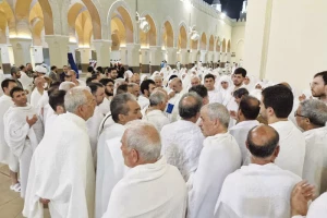 غادرت الدفعة الأولى من المعمترين الإيرانيين إلى مكة