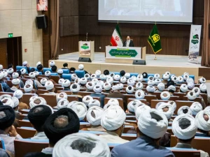 حجة الإسلام نواب في خطابه لعلماء قوافل العمرة؛ تقييم احتياجات الزوار و تحسين المستوى العلمي هو أهم مهمة لرجال الدين في القوافل