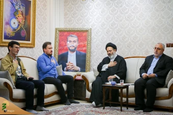 دیدار سرپرست حجاج ایرانی با خانواده شهید امیرعبداللهیان 4