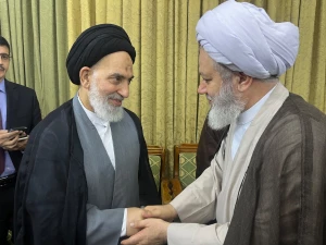 در پی حمله مسلحانه به منزل امام جمعه نجف صورت گرفت؛
دیدار مسئول دفتر نمایندگی بعثه در نجف با حجت الاسلام والمسلمین قبانچی 