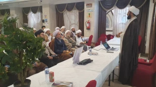 در جلسه روحانیون کاروان های عمره در مدینه مطرح شد؛
تاکید بر راهنمایی زائران با استفاده از فناوری‌های نوین 
 2