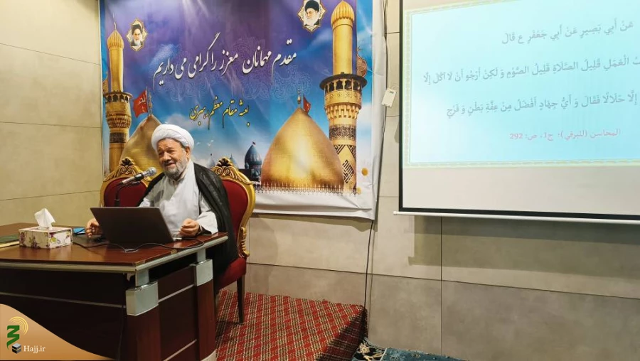 جلسه هم اندیشی خادمان فرهنگی کاروان ها در کربلای معلی
 3