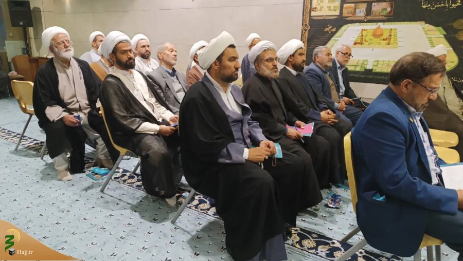 جلسه هم اندیشی خادمان فرهنگی کاروان ها در کربلای معلی
 2