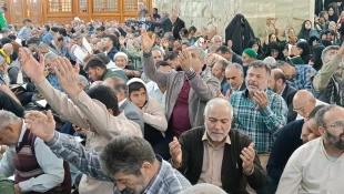زائران ایرانی در کربلا دعای کمیل را زمزمه کردند. 2