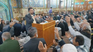 زائران ایرانی در کربلا دعای کمیل را زمزمه کردند. 6