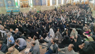 زائران ایرانی در کربلا دعای کمیل را زمزمه کردند. 9