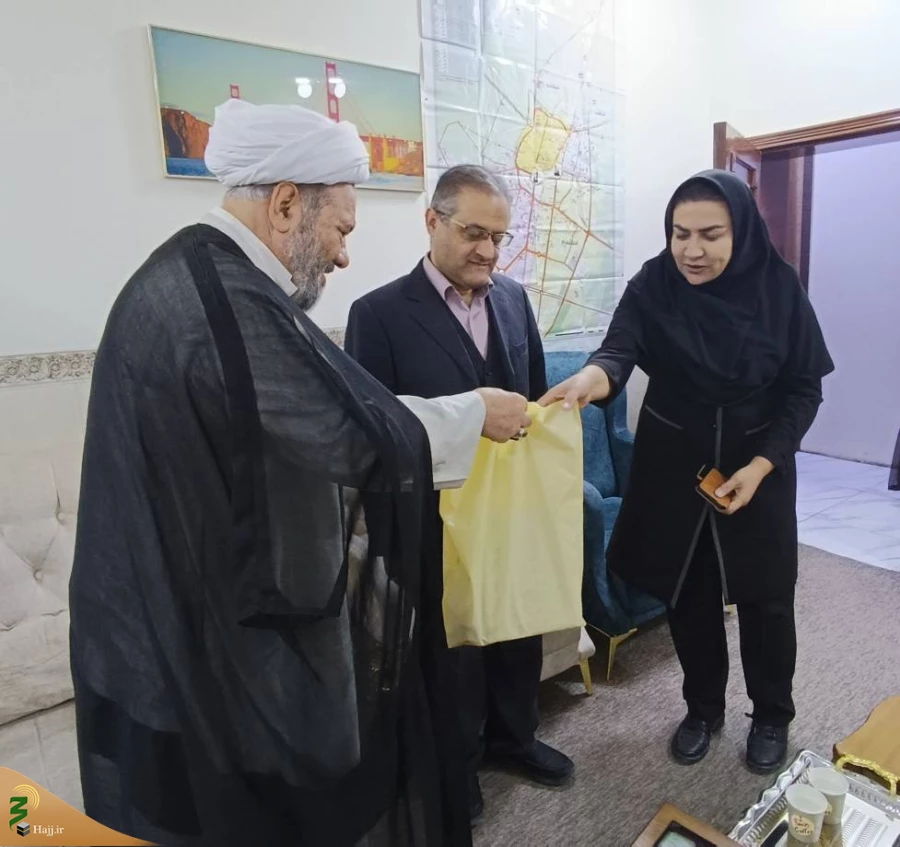 بمناسبت روز پرستار در کربلای معلی صورت گرفت:
تجلیل از پرستاران جمعیت هلال احمر جمهوری اسلامی ایران در کربلای معلی
 5