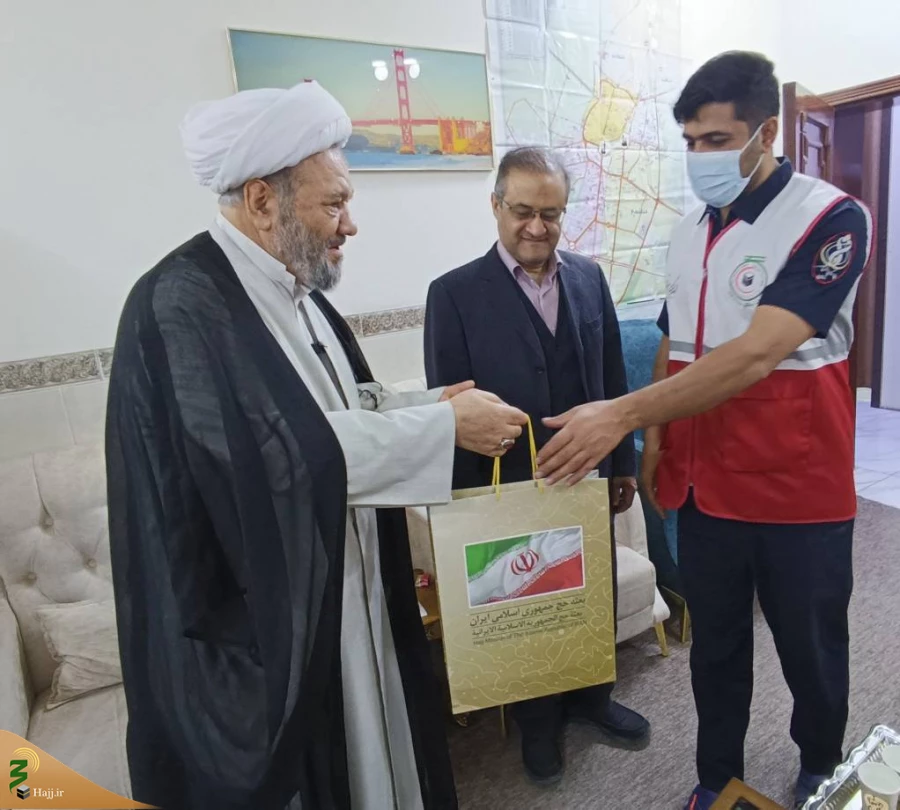 بمناسبت روز پرستار در کربلای معلی صورت گرفت:
تجلیل از پرستاران جمعیت هلال احمر جمهوری اسلامی ایران در کربلای معلی
 6