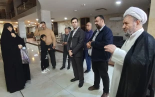 عیادت مسئول دفتر بعثه مقام معظم رهبری در عراق از مصدومین حادثه تصادف اتوبوس زائران ایرانی در کاظمین
 5