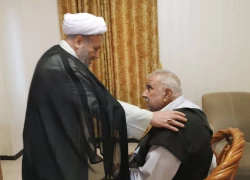 عیادت مسئول دفتر بعثه مقام معظم رهبری در عراق از مصدومین حادثه تصادف اتوبوس زائران ایرانی در کاظمین
 6