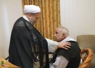 عیادت مسئول دفتر بعثه مقام معظم رهبری در عراق از مصدومین حادثه تصادف اتوبوس زائران ایرانی در کاظمین
 6