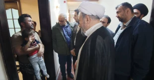 عیادت مسئول دفتر بعثه مقام معظم رهبری در عراق از مصدومین حادثه تصادف اتوبوس زائران ایرانی در کاظمین
 7