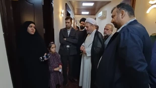 عیادت مسئول دفتر بعثه مقام معظم رهبری در عراق از مصدومین حادثه تصادف اتوبوس زائران ایرانی در کاظمین
 9