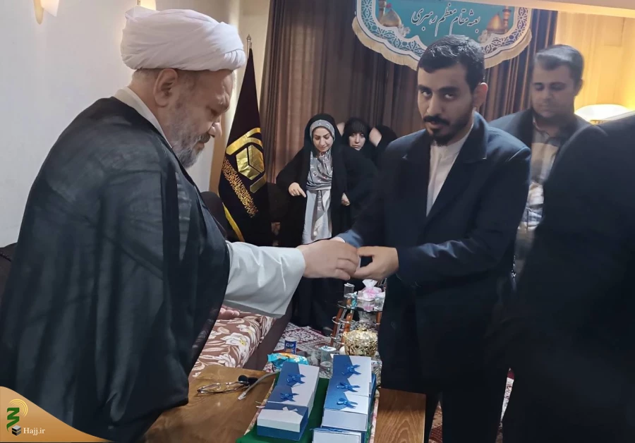 دیدار کاروانی از جامعه قرآنی لرستان با مسئول دفتر نمایندگی بعثه مقام معظم رهبری در عراق 8