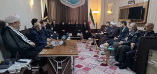 دیدار کاروانی از جامعه قرآنی لرستان با مسئول دفتر نمایندگی بعثه مقام معظم رهبری در عراق 10