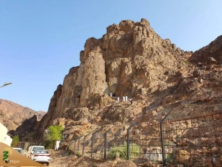 کوهی که پیامبر را در آغوش کشید
