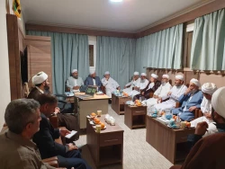 دیدار علما و اندیشمندان اهل سنت با مسئول دفتر نمایندگی بعثه در مدینه
 2