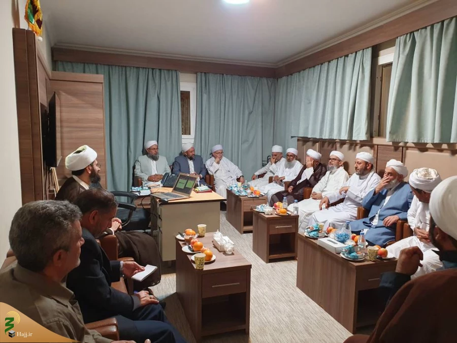 دیدار علما و اندیشمندان اهل سنت با مسئول دفتر نمایندگی بعثه در مدینه
 2