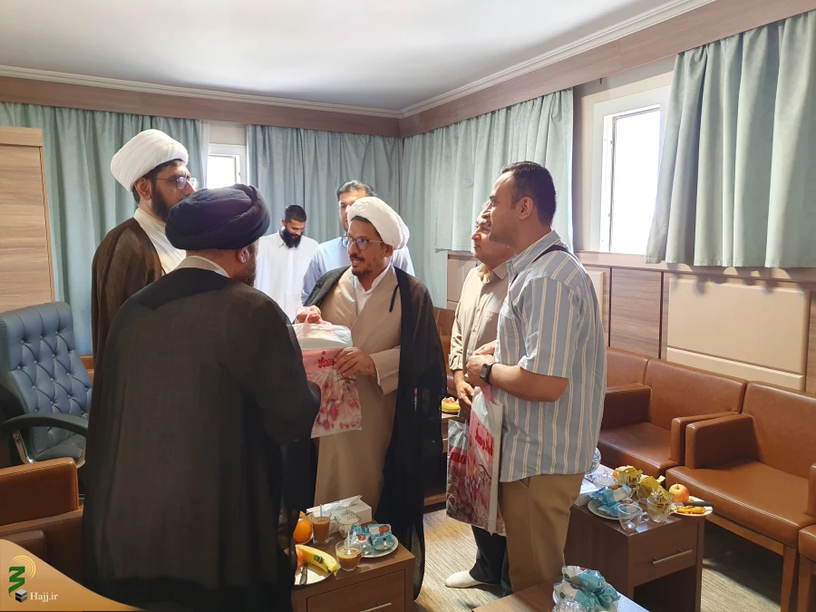 دیدار زائران فرهیخته با مسئول بعثه در مدینه منوره 3