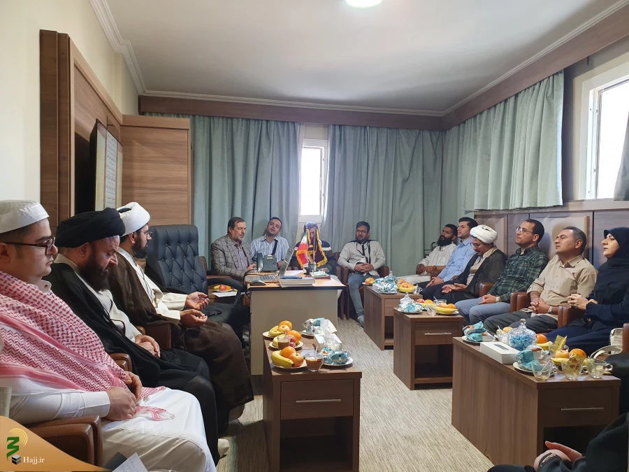 دیدار زائران فرهیخته با مسئول بعثه در مدینه منوره 4دیدار زائران فرهیخته با مسئول بعثه در مدینه منوره 5