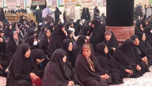 مراسم عزای روز شهادت حضرت زهرا(س) در حرم حسینی(ع)
 4